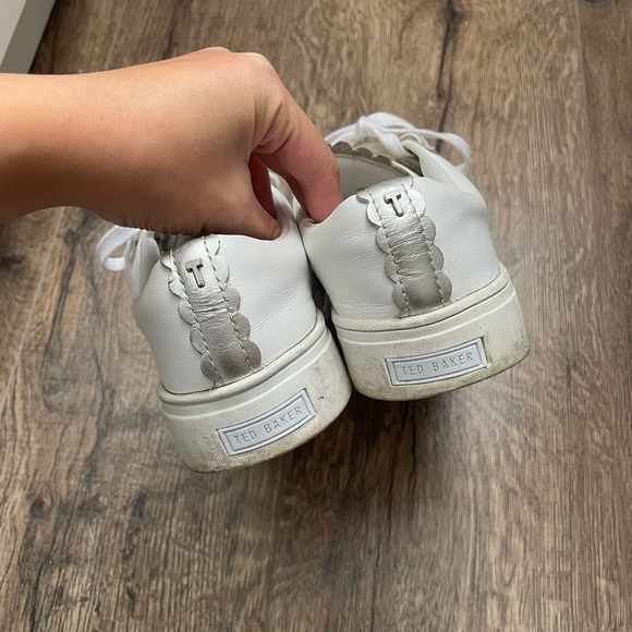 Ted Baker Tilly White Scalloped Sneakers size 6 - Picture 3 of 6